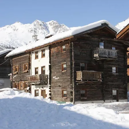 Francisi Hotell *